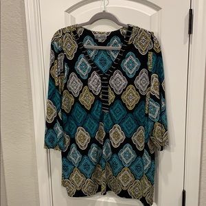 3/4 sleeve tunic top with decorative neckline